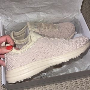 *NWT* APL Women’s Techloom Phantom
